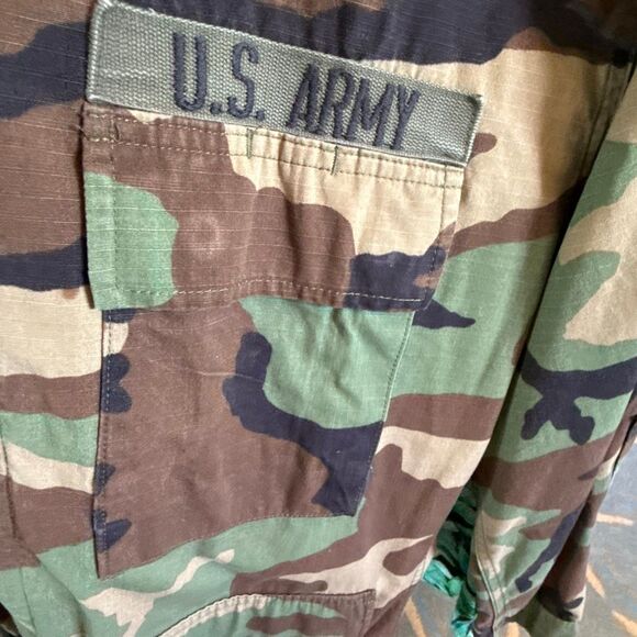 Vintage U.S. Army Woodland Camo BDU Jacket – Name Tape “James” + Shoulder Patch - Picture 3 of 6